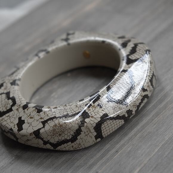Vintage KJL Kenneth Jay Lane Bangle Bracelet Chunky Snakeskin Black White 1980s - Picture 8 of 12